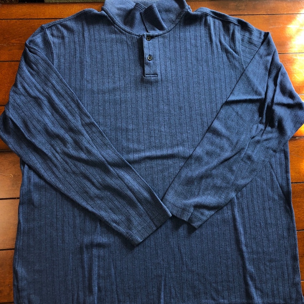 AXIST Sweater